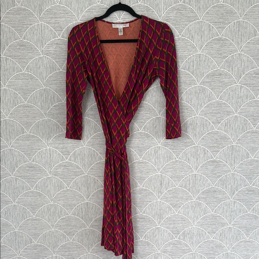 Diane Von Furstenberg Red Wrap Dress 3/4 Sleeve Plunge Neckline